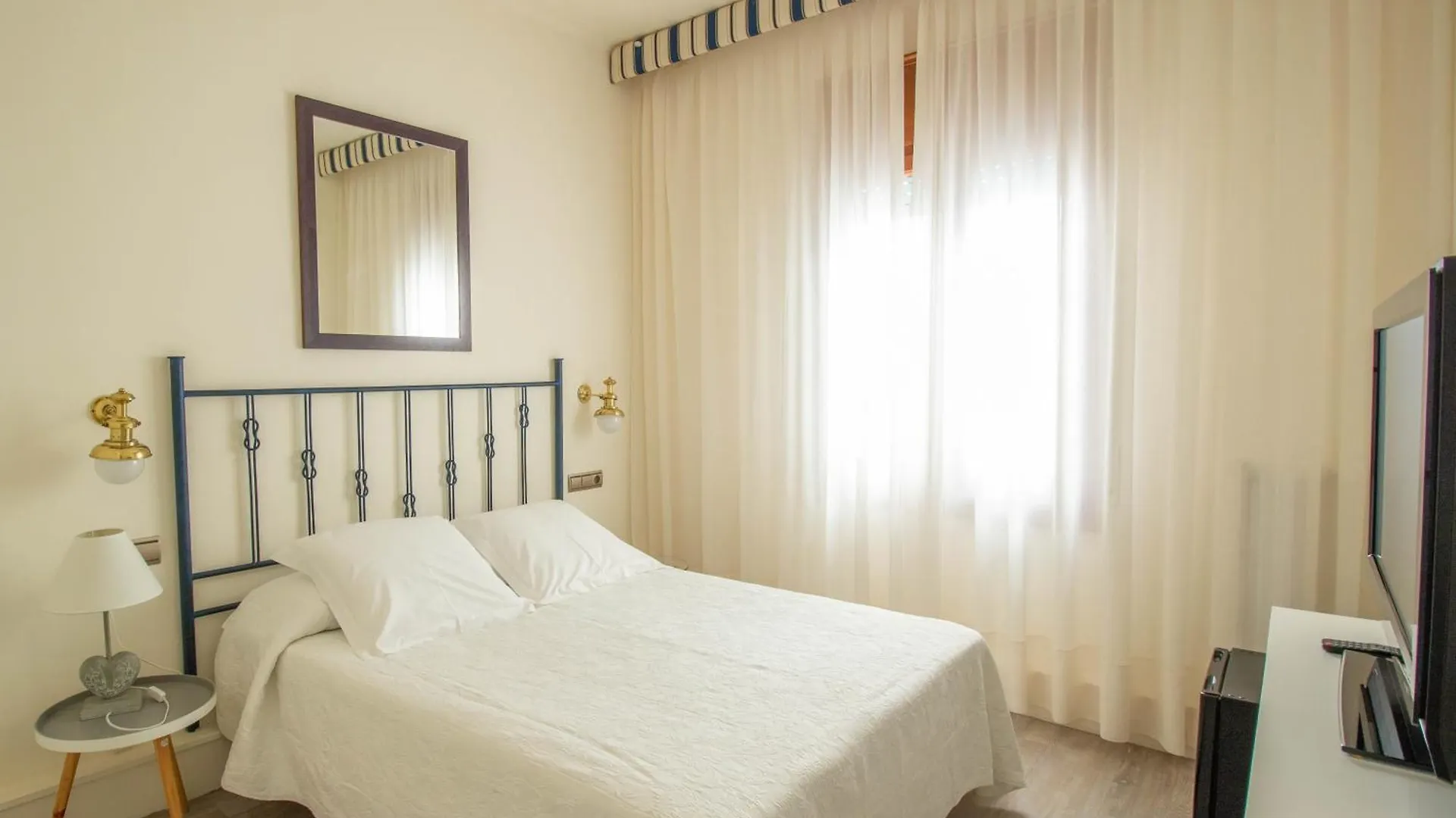 Hotel Llafranch  יפראנק